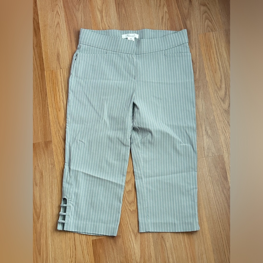 Capri Pants Gray White Pin Striped Size M 88th Madison